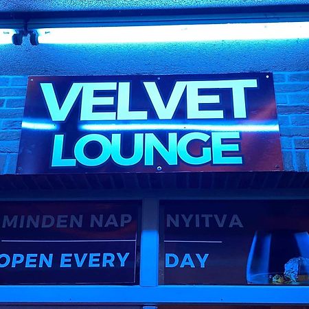 Velvet Motel Hegyeshalom Exteriör bild