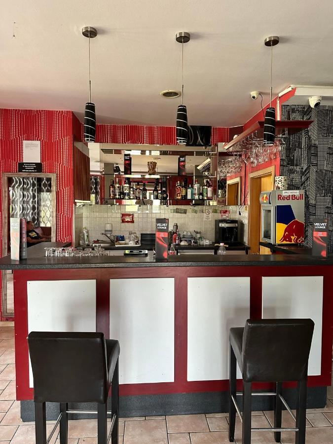 Velvet Motel Hegyeshalom Exteriör bild