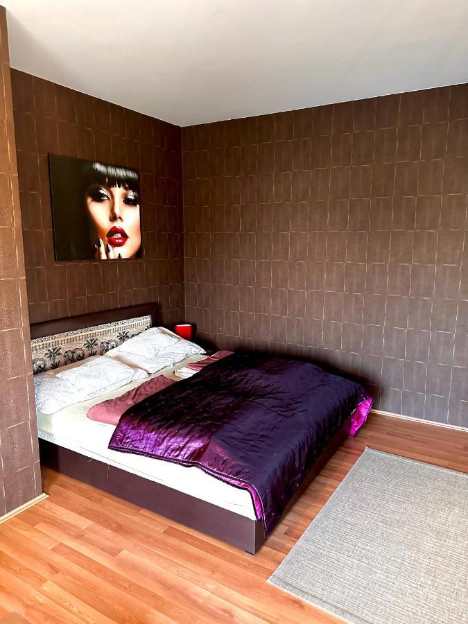 Velvet Motel Hegyeshalom Exteriör bild