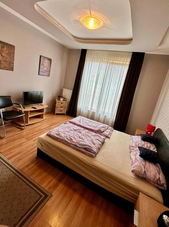 Velvet Motel Hegyeshalom Exteriör bild