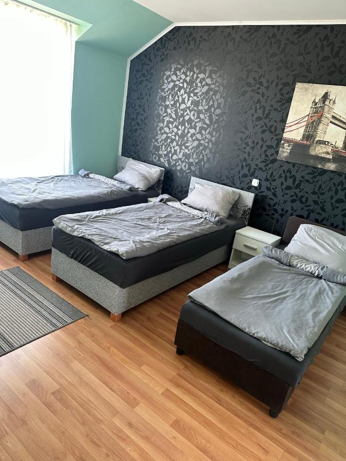 Velvet Motel Hegyeshalom Exteriör bild
