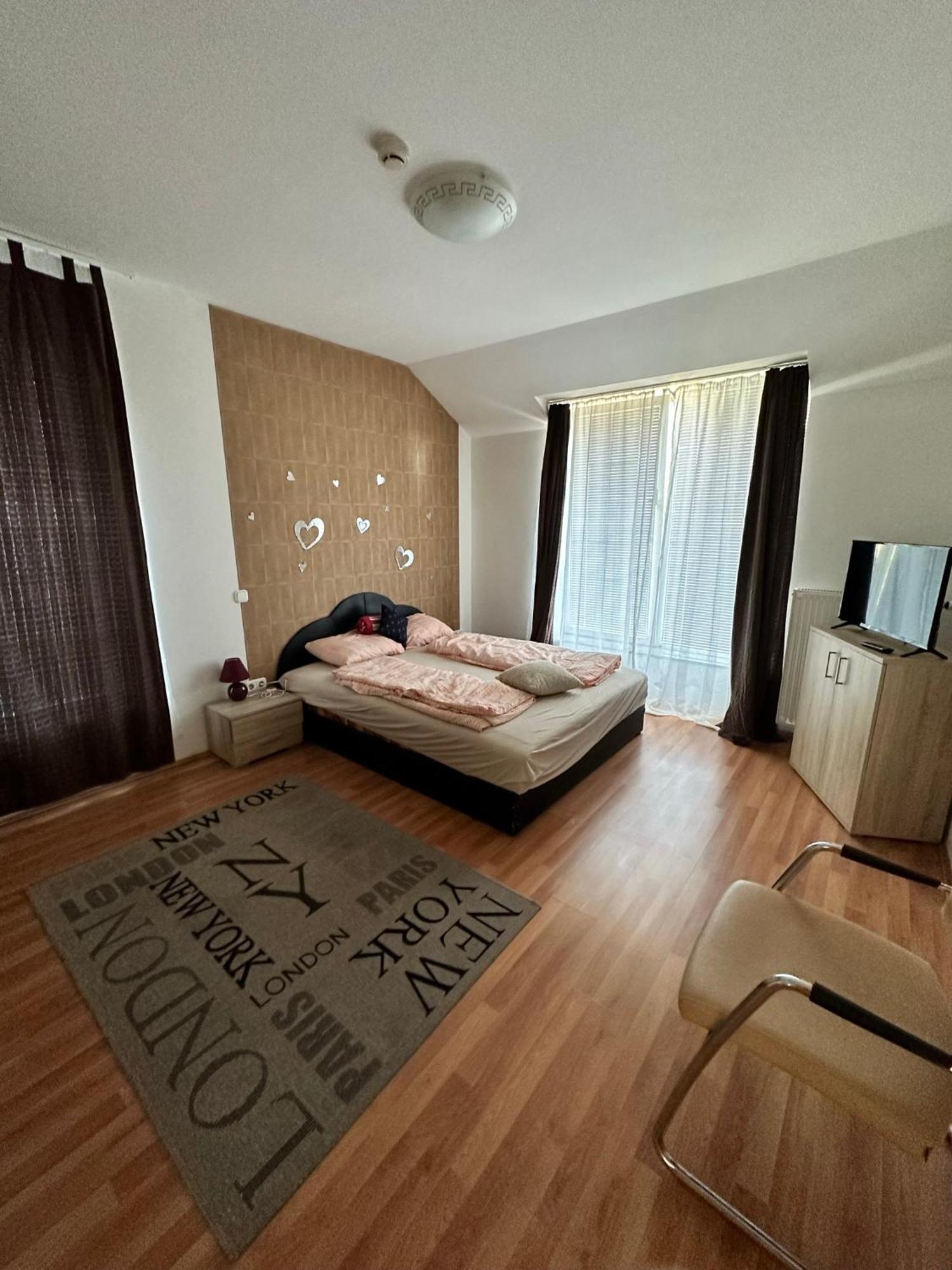 Velvet Motel Hegyeshalom Exteriör bild