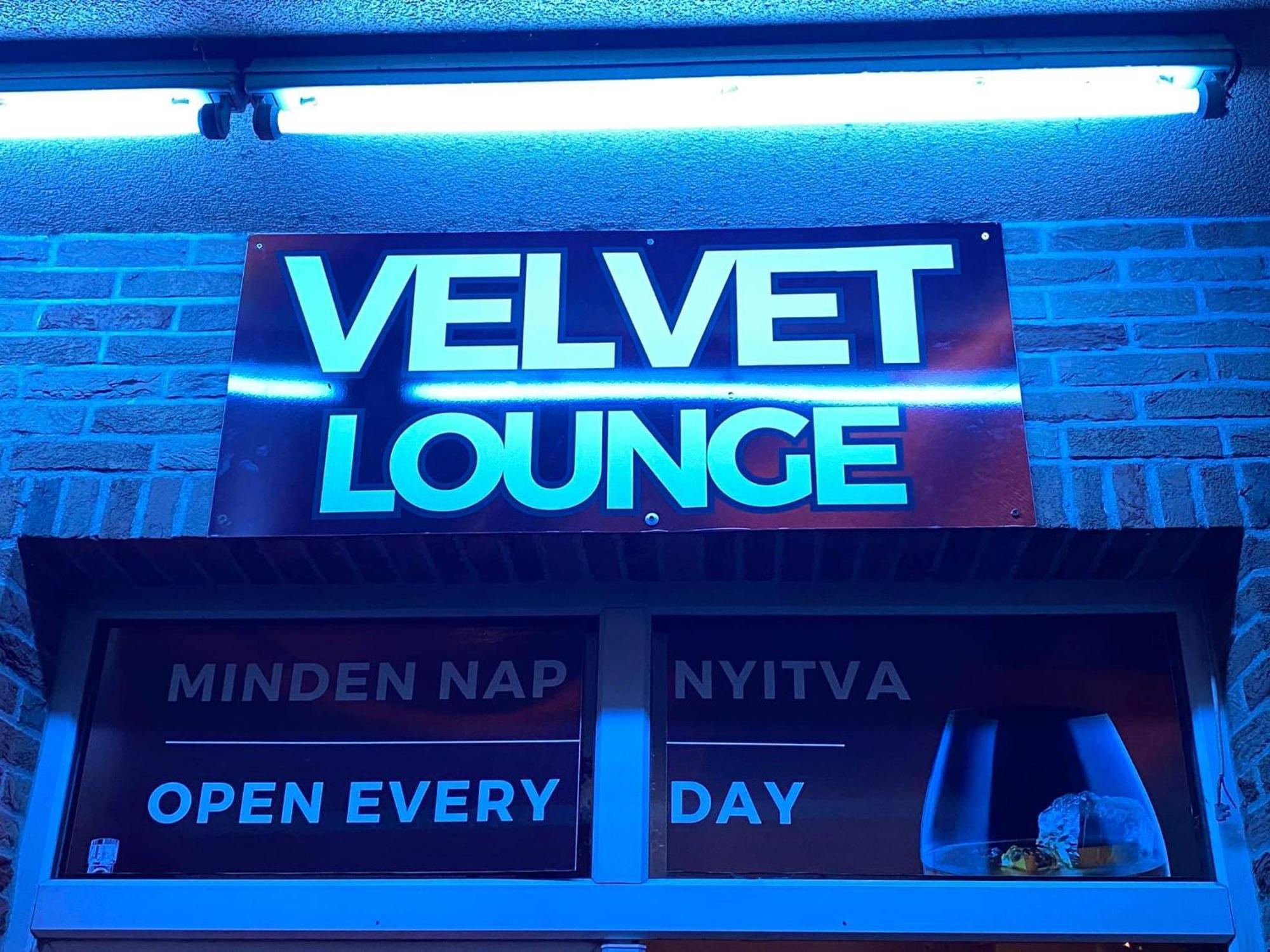 Velvet Motel Hegyeshalom Exteriör bild
